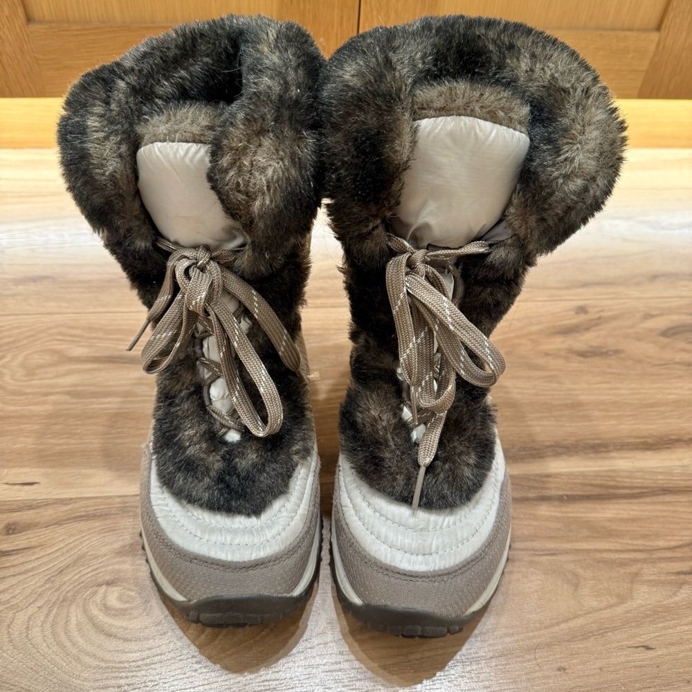 The North Face Girls Faux Fur Snow Boots, Size 4